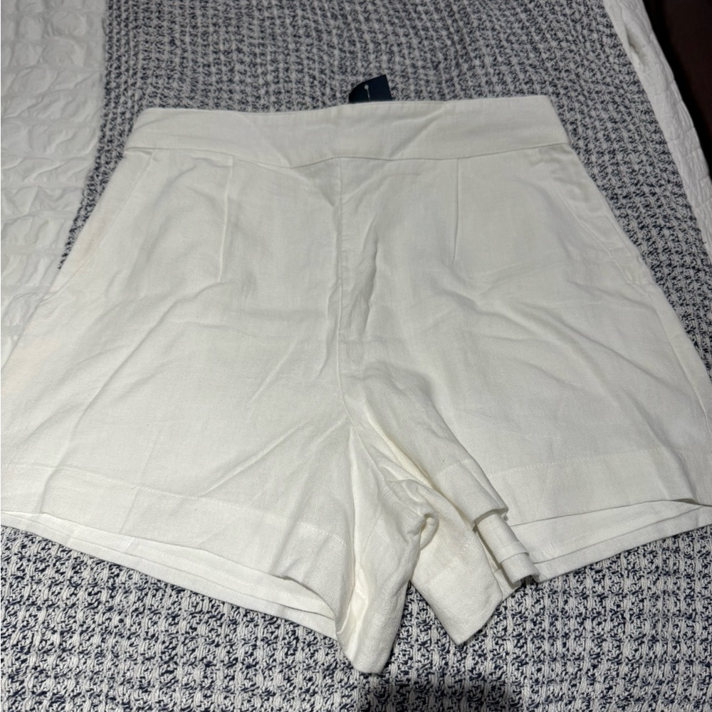 Abercrombie linen blend pull on shorts.  Size M.  NWT
